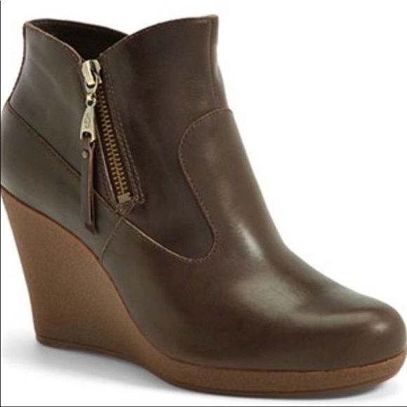 Black Friday STEAL! Ugg Meredith wedge waterproof leather bootie, size 8! - Picture 1 of 10